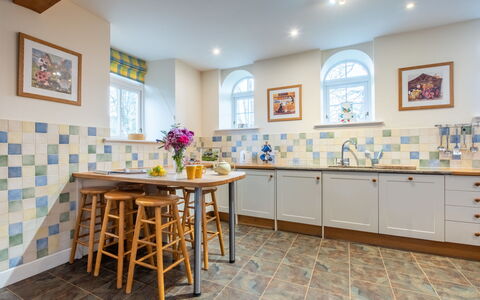 Corrimony View: Flooring, Interior Design, Fussboden, Fliese, Decke, Zimmer, Küche, Cabinetry, Holzboden