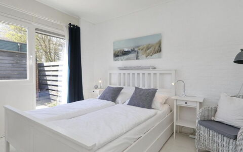Noordwijkerhout 300: Bett, Möbel, Schlafzimmer, Interior Design, Bedding, Holz, Bettdecke, Fussboden, Flooring, Linens