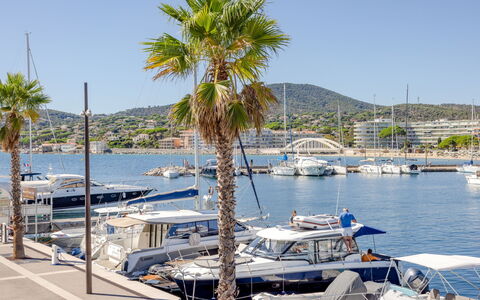 Villa Botrel: Boot, Wasser, Yachthafen, Watercraft, Hafen, Boote Und Boating - Geräte Und Materialien, Dock, Hafen, Mast, Schiffsbau