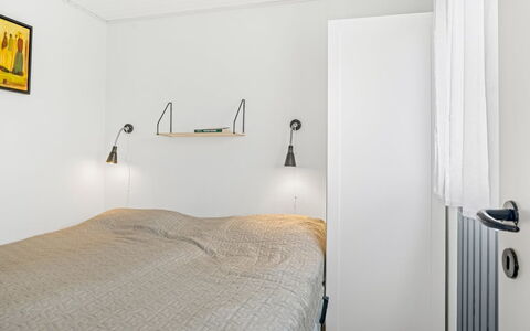 Hjalma - 250M to the Fjord: Wand, Interior Design, Schlafzimmer, Bett, Möbel, Holz, Light Fixture, Decke, Flooring, Fussboden
