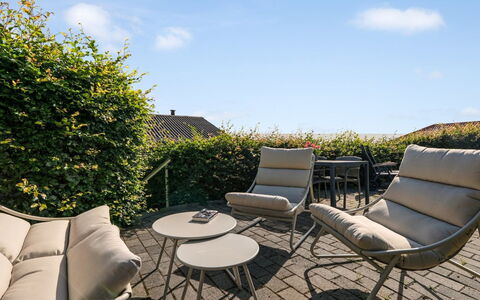 Hjalma - 250M to the Fjord: Möbel, Gartenmöbel, Stuhl, Garten, Klappstuhl, Terrasse, Tisch Im Freien, Hinterhof, Kaffetisch, Garten