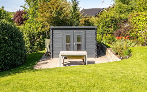 Martti - 200M from the Sea: Garten, Strauch, Gartenbauten, Schuppen, Ground, Hinterhof, Landscaping, Garten, Outdoor Struktur, Rasen