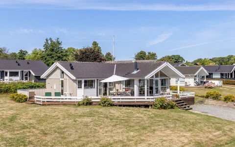 Finn - 100M from the Sea: Hütte, Hinterhof, Garten, Gartenbauten, Schuppen, Abstellgleis, Gartenmöbel, Blockhaus, Outdoor Struktur, Hütte