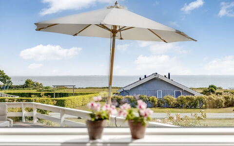 Finn - 100M from the Sea: Hütte, Hinterhof, Garten, Gartenbauten, Schuppen, Abstellgleis, Gartenmöbel, Blockhaus, Outdoor Struktur, Hütte