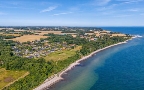 Finn - 100M from the Sea: Hütte, Hinterhof, Garten, Gartenbauten, Schuppen, Abstellgleis, Gartenmöbel, Blockhaus, Outdoor Struktur, Hütte
