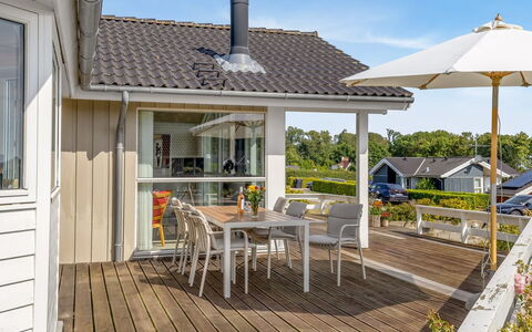 Finn - 100M from the Sea: Hütte, Hinterhof, Garten, Gartenbauten, Schuppen, Abstellgleis, Gartenmöbel, Blockhaus, Outdoor Struktur, Hütte