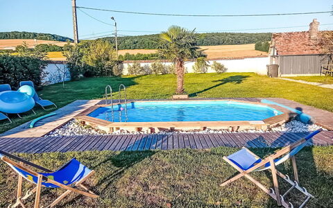 La Musardière: Blau, Schwimmbad, Resort, Gartenmöbel, Hinterhof, Stuhl, Schatten, Garten, Eco Hotel, Garten