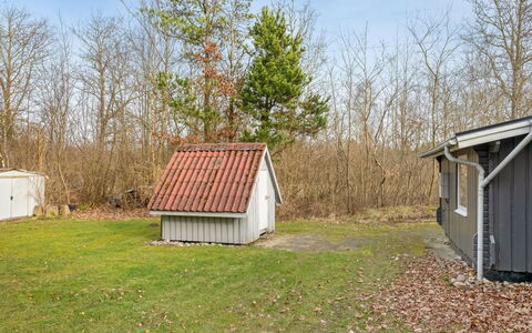 Leandra - 11Km from the Sea: Hütte, Hinterhof, Garten, Gartenbauten, Schuppen, Abstellgleis, Gartenmöbel, Blockhaus, Outdoor Struktur, Hütte