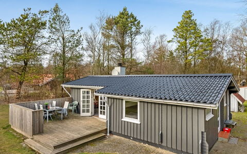 Leandra - 11Km from the Sea: Hütte, Hinterhof, Garten, Gartenbauten, Schuppen, Abstellgleis, Gartenmöbel, Blockhaus, Outdoor Struktur, Hütte