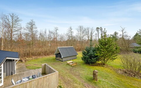 Leandra - 11Km from the Sea: Hütte, Hinterhof, Garten, Gartenbauten, Schuppen, Abstellgleis, Gartenmöbel, Blockhaus, Outdoor Struktur, Hütte
