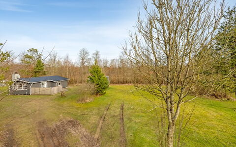Leandra - 11Km from the Sea: Hütte, Hinterhof, Garten, Gartenbauten, Schuppen, Abstellgleis, Gartenmöbel, Blockhaus, Outdoor Struktur, Hütte