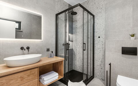 Marmonte: Flooring, Armatur, Wand, Badezimmer, Fussboden, Sinken, Interior Design, Badezimmerschrank, Bad Sink, Zapfhahn