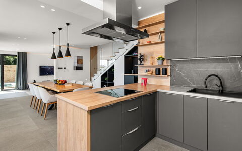 Marmonte: Küche, Countertop, Möbel, Interior Design, Küchengerät, Flooring, Cabinetry, Holz, Fussboden, Light Fixture