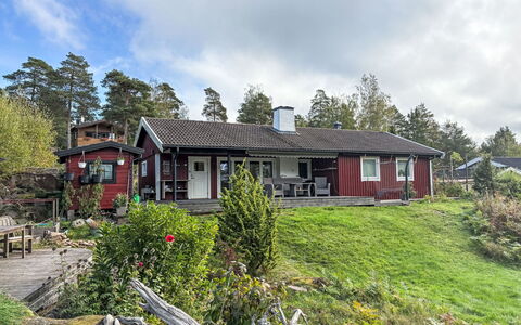 Västanvik: Haus, Zuhause, Hütte, Dach, Strauch, Ländliches Gebiet, Grundstueck, Ground, Veranda