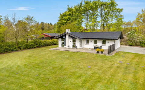 Gildo - 30Km from the Sea: Hütte, Hinterhof, Garten, Gartenbauten, Schuppen, Abstellgleis, Gartenmöbel, Blockhaus, Outdoor Struktur, Hütte