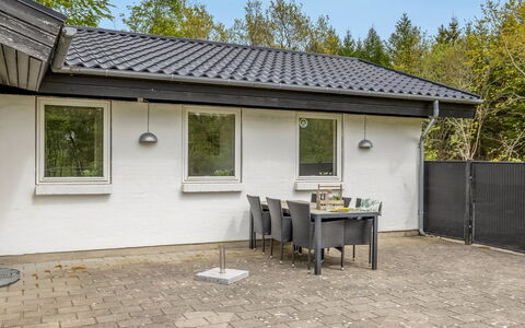 Gildo - 30Km from the Sea: Hütte, Hinterhof, Garten, Gartenbauten, Schuppen, Abstellgleis, Gartenmöbel, Blockhaus, Outdoor Struktur, Hütte
