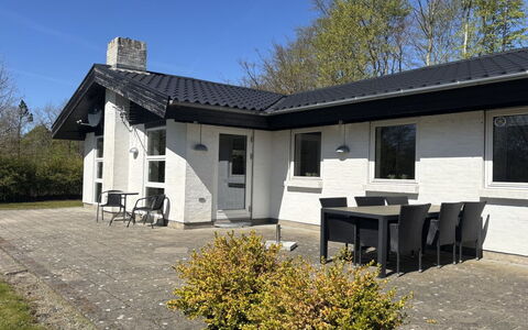 Gildo - 30Km from the Sea: Hütte, Hinterhof, Garten, Gartenbauten, Schuppen, Abstellgleis, Gartenmöbel, Blockhaus, Outdoor Struktur, Hütte