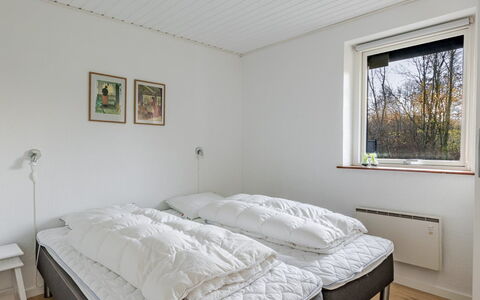 Gildo - 30Km from the Sea: Schlafzimmer, Bett, Holz, Bettdecke, Bedding, Interior Design, Fussboden, Bettrahmen, Decke, Zuhause