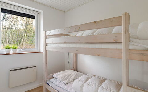 Gildo - 30Km from the Sea: Holz, Schlafzimmer, Bett, Zuhause, Bedding, Bettdecke, Holzbeize, Bettrahmen, Wohnung, Hartholz
