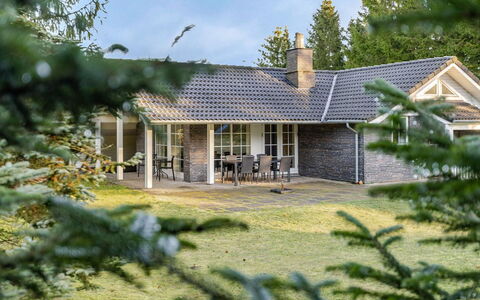 Ørger - 30Km from the Sea: Dach, Haus, Zuhause, Hütte, Tür, Abstellgleis, Deck, Veranda, Planke, Hartholz