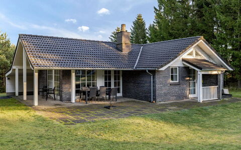 Ørger - 30Km from the Sea: Dach, Haus, Zuhause, Hütte, Tür, Abstellgleis, Deck, Veranda, Planke, Hartholz