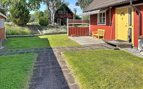 Orrefors: Gras, Haus, Wohngebiet, Zuhause, Hütte, Garten, Rasen, Dach, Grundstueck, Ground