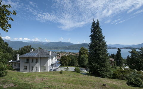 Alina Villa: Baum, Haus, Zuhause, Berg, Hügel, Landschaft, Wohngebiet, Hochland, Dach, Gebirge