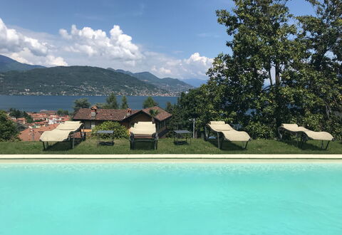 Alina Villa: Bergforms, Berg, Schwimmbad, Hügel, Resort, Gebirge, Gartenmöbel, Bergstation, Eco Hotel, Ferienort