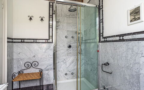 Gallietta: Armatur, Badezimmer, Interior Design, Flooring, Installation, Fussboden, Dusche, Beleuchtung, Fliese, Zapfhahn