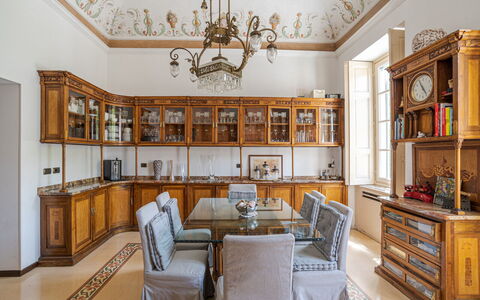 Gallietta: Möbel, Interior Design, Flooring, Holz, Tabelle, Fussboden, Decke, Zimmer, Esszimmer, Beleuchtung