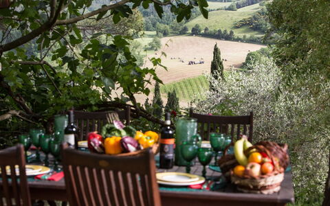 Torre Fantini: Möbel, Tabelle, Geschirr, Essen, Drinkware, Stuhl, Flasche, Tisch Im Freien, Gartenmöbel, Servierware