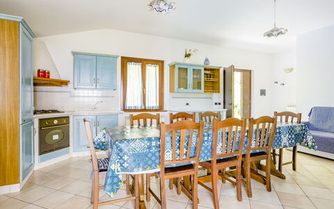 Villa Altavista: Möbel, Flooring, Interior Design, Fussboden, Decke, Stuhl, Tabelle, Zimmer, Küche & Esszimmer Tisch, Esszimmer