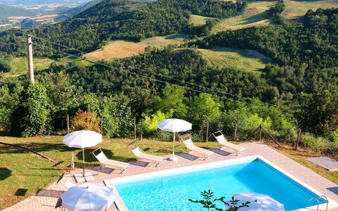 Villa Altavista: Bergforms, Hügel, Schwimmbad, Berg, Hochland, Gartenmöbel, Bergstation, Resort, Gebirge, Eco Hotel