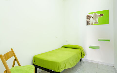 Villa Altavista: Flooring, Fussboden, Möbel, Zimmer, Interior Design, Bett, Schlafzimmer, Komfort, Bettdecke, Bedding