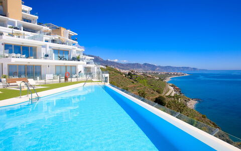 Nerja View with Infitinity Pool: Blau, Resort, Schwimmbad, Hotel, Ferienort, Strandresort, Karibik, Villa