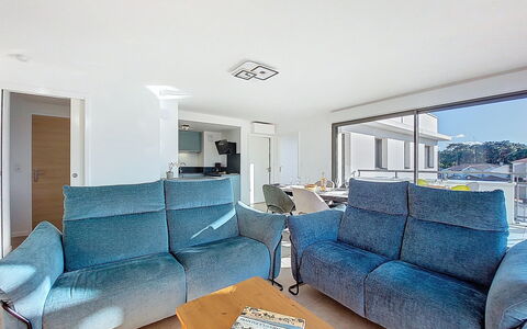 Veleda: Möbel, Wohnung, Couch, Stuhl, Wohnzimmer, Hotel, Schlafsofa, Penthouse, Resort