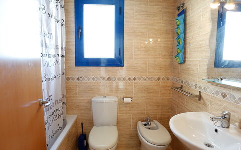 Minini: Badezimmer, Eigentum, Zimmer, Toilette, Wand, Armatur, Interior Design, Fussboden, Die Architektur, Fliese