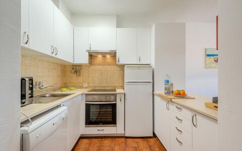 Ivone - Sunny Way: Küchengerät, Küche, Countertop, Major Appliance, Flooring, Cabinetry, Interior Design, Holz, Möbel, Fussboden