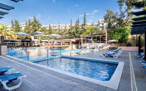 Joyce - Sunny Way: Schwimmbad, Wohnung, Verbundwerkstoff, Resort, Eigentumswohnung, Gartenmöbel, Hotel, Schatten, Regenschirm, Eco Hotel