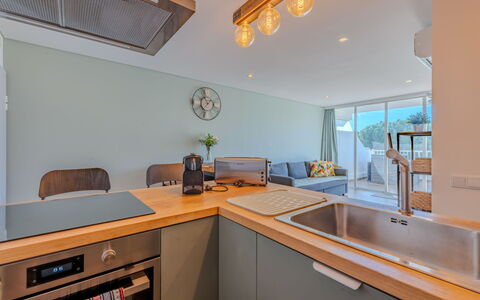 Viva One - Vip Properties: Interior Design, Küche, Countertop, Flooring, Möbel, Cabinetry, Fussboden, Decke, Holz, Küchengerät