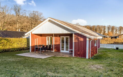 Pavo - 200M from the Sea: Hütte, Hinterhof, Garten, Gartenbauten, Schuppen, Abstellgleis, Gartenmöbel, Blockhaus, Outdoor Struktur, Hütte