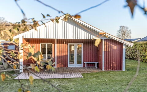 Pavo - 200M from the Sea: Hütte, Hinterhof, Garten, Gartenbauten, Schuppen, Abstellgleis, Gartenmöbel, Blockhaus, Outdoor Struktur, Hütte
