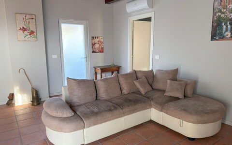 Alma Montis - Frabosa Sottana: Möbel, Holz, Flooring, Fussboden, Interior Design, Zimmer, Wohnzimmer, Holzboden, Komfort, Stuhl