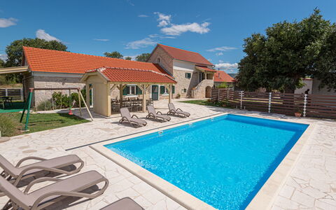 Rural Villa Olive Krka: Wohnung, Balkon, Hotel, Schatten, Eigentumswohnung, Resort, Ferienort, Strandresort, Karibik