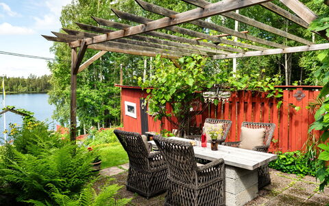 Viksjö Utsikten: Garten, Schatten, Hinterhof, Gartenmöbel, Tisch Im Freien, Eco Hotel, Outdoor Struktur, Garten, Stuhl