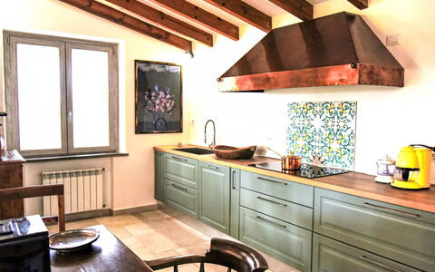 Caduceo: Küche, Interior Design, Möbel, Countertop, Cabinetry, Flooring, Holz, Küchengerät, Fussboden, Light Fixture