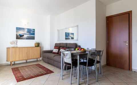 Arianna: Möbel, Interior Design, Flooring, Fussboden, Zimmer, Tabelle, Wohnung, Couch, Decke, Wohnzimmer