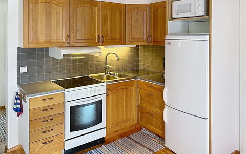 Hults-Kulla: Küche, Küchengerät, Cabinetry, Countertop, Flooring, Möbel, Major Appliance, Holz, Fussboden, Interior Design