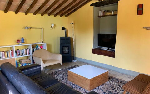 Villa Vindelbono: Möbel, Interior Design, Flooring, Wand, Fussboden, Holz, Decke, Zimmer, Couch, Wohnzimmer