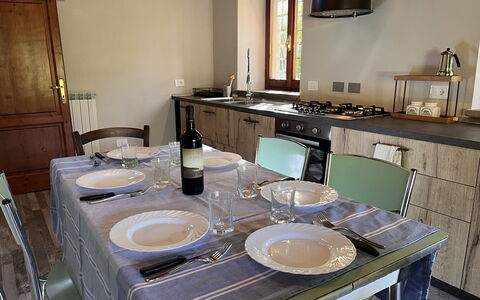 Villa Vindelbono: Möbel, Holz, Interior Design, Tabelle, Flooring, Küche & Esszimmer Tisch, Stuhl, Beleuchtung, Küche, Zimmer